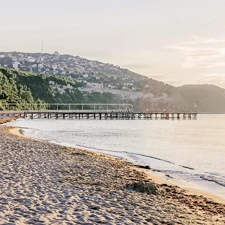 호텔 Malibu 4*